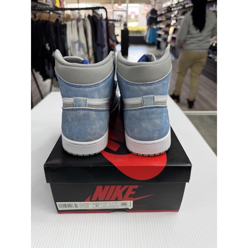 Size 9.5 - Air Jordan 1 Retro High OG Hyper Royal 555088-402 - Picture 6 of 10